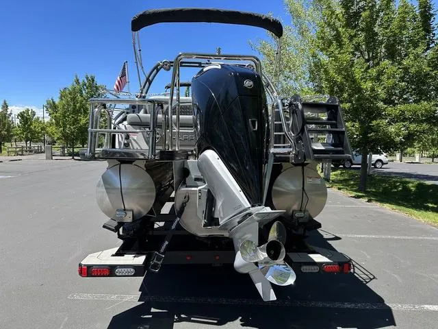 Slide: The Image of Harris Solstice 230 SL 2025 - 6