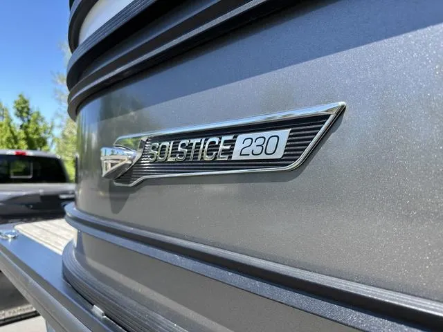 Slide: The Image of Harris Solstice 230 SL 2025 - 9