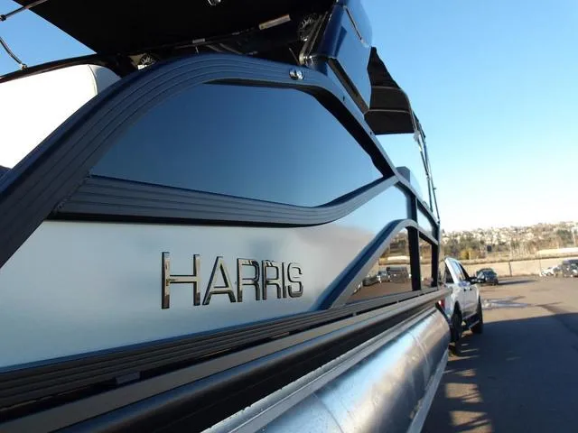 Slide: The Image of Harris Grand Mariner 230 SL 2025 - 12