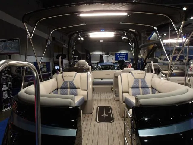 Slide: The Image of Harris Grand Mariner 230 SL 2025 - 15