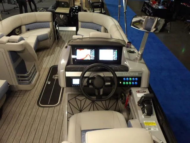 Slide: The Image of Harris Grand Mariner 230 SL 2025 - 18