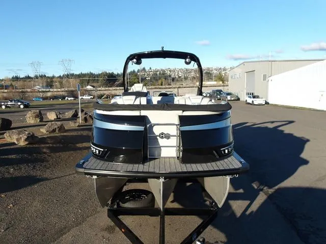 Slide: The Image of Harris Grand Mariner 230 SL 2025 - 6