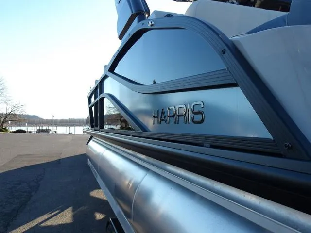 Slide: The Image of Harris Grand Mariner 230 SL 2025 - 8