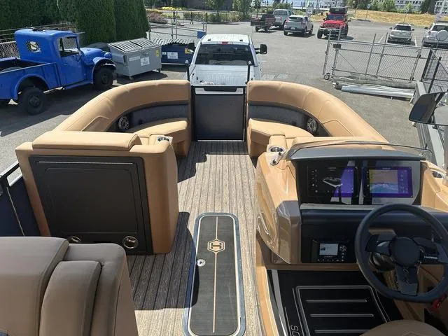 Slide: The Image of Harris Solstice 230 SL 2025 - 11