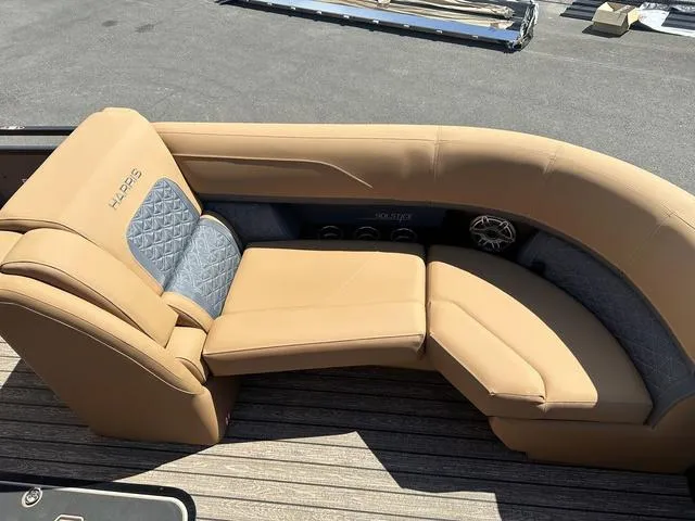 Slide: The Image of Harris Solstice 230 SL 2025 - 12