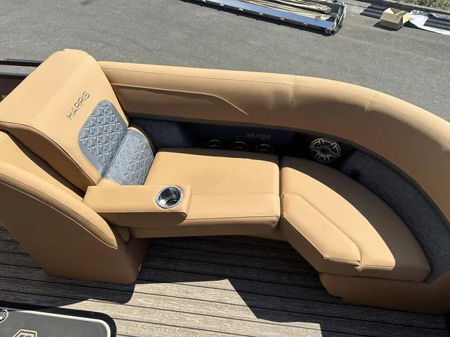 Slide: The Image of Harris Solstice 230 SL 2025 - 13