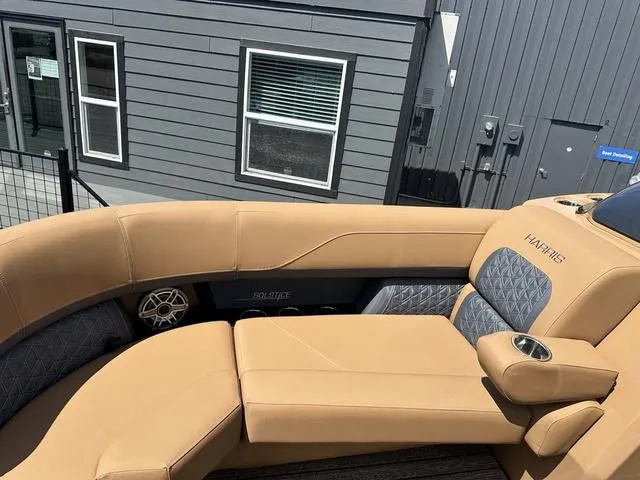 Slide: The Image of Harris Solstice 230 SL 2025 - 16