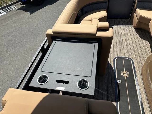 Slide: The Image of Harris Solstice 230 SL 2025 - 18