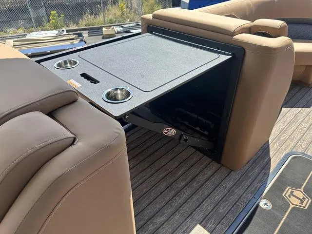 Slide: The Image of Harris Solstice 230 SL 2025 - 19