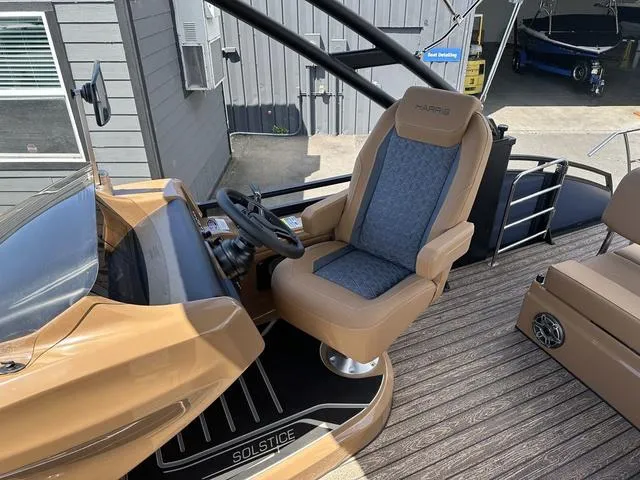 Slide: The Image of Harris Solstice 230 SL 2025 - 22