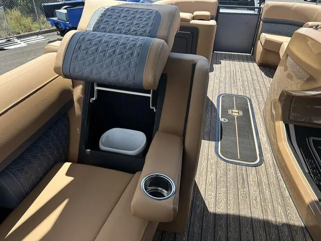 Slide: The Image of Harris Solstice 230 SL 2025 - 27