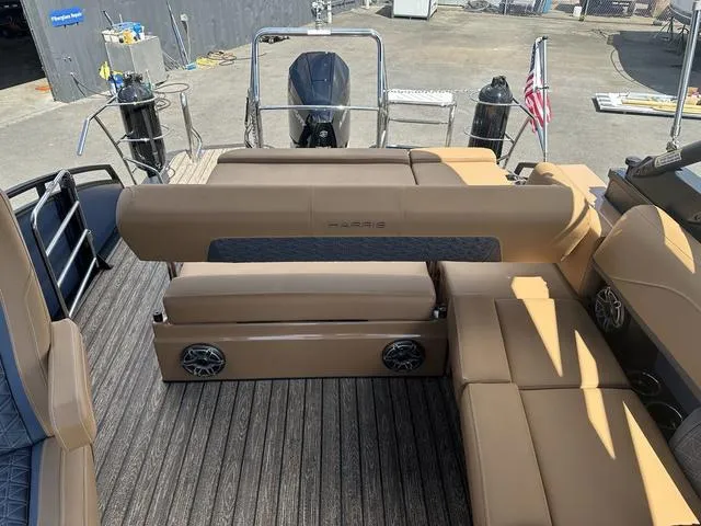 Slide: The Image of Harris Solstice 230 SL 2025 - 28