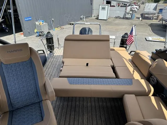 Slide: The Image of Harris Solstice 230 SL 2025 - 29