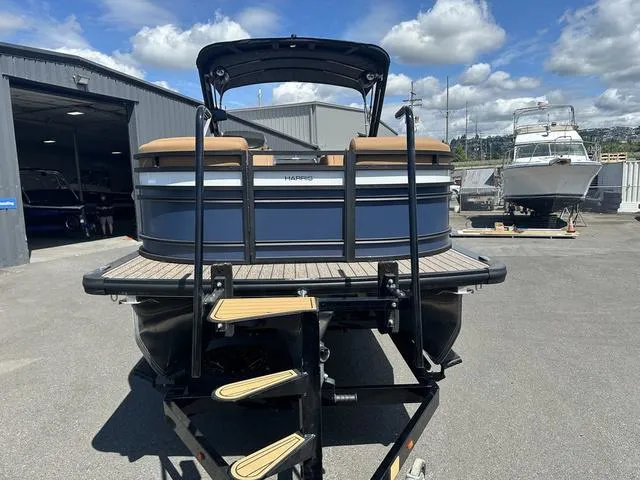 Slide: The Image of Harris Solstice 230 SL 2025 - 3