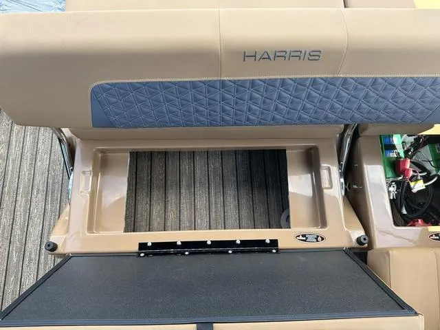 Slide: The Image of Harris Solstice 230 SL 2025 - 30