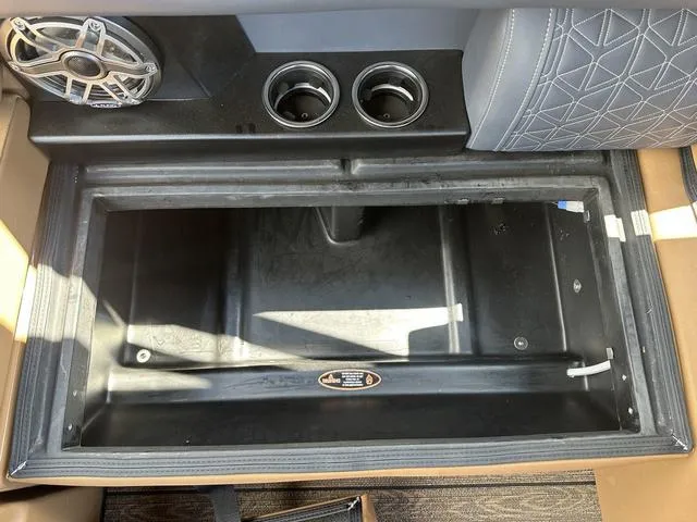 Slide: The Image of Harris Solstice 230 SL 2025 - 31