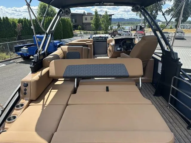 Slide: The Image of Harris Solstice 230 SL 2025 - 32