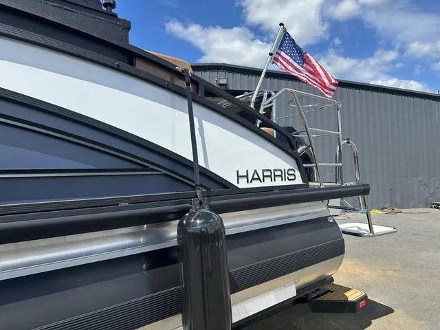 Slide: The Image of Harris Solstice 230 SL 2025 - 7