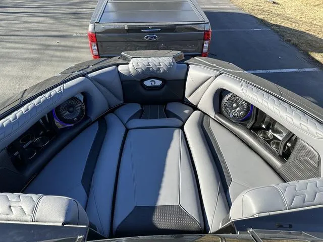 Slide: The Image of Centurion Ri230 2025 - 31