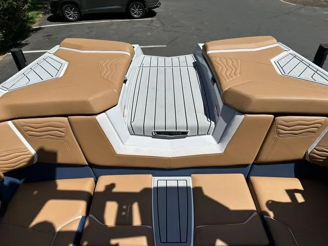 Slide: The Image of Nautique Super Air Nautique G21 2025 - 17