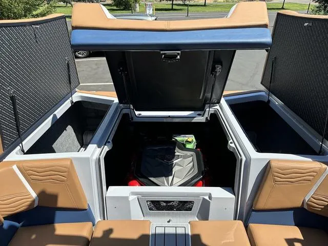 Slide: The Image of Nautique Super Air Nautique G21 2025 - 18