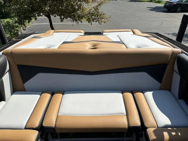 Slide: The Image of Supreme S220 2025 - 14