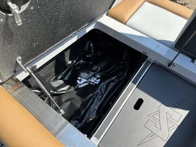 Slide: The Image of Supreme S220 2025 - 16