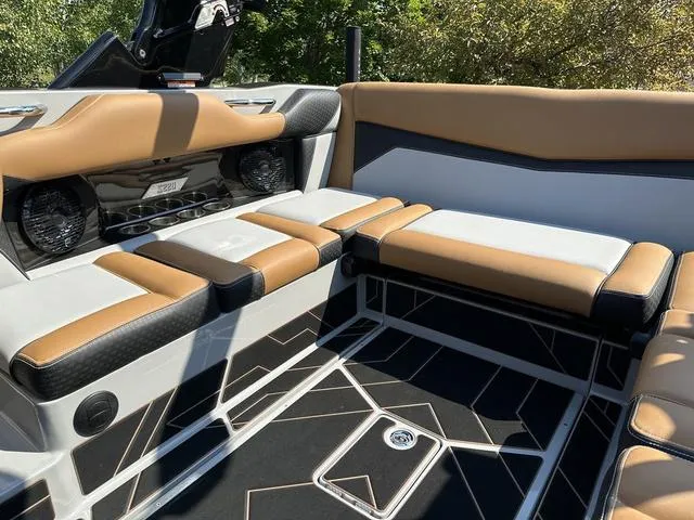 Slide: The Image of Supreme S220 2025 - 21