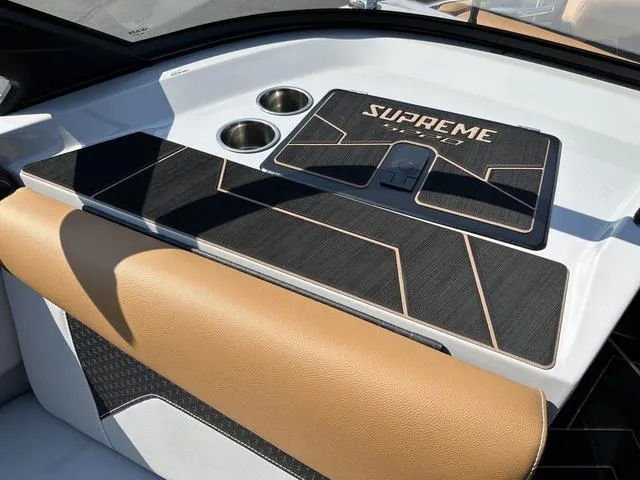 Slide: The Image of Supreme S220 2025 - 27