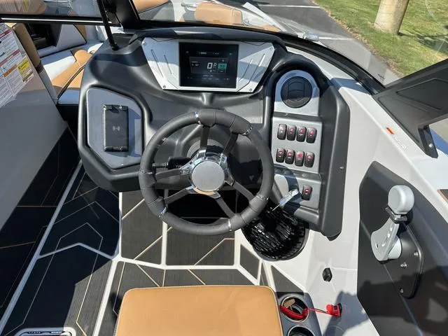 Slide: The Image of Supreme S220 2025 - 29