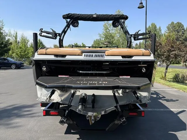 Slide: The Image of Supreme S220 2025 - 6