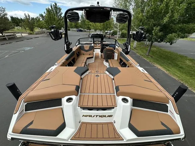 Slide: The Image of Nautique Super Air Nautique GS22 2025 - 19