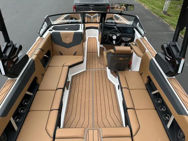 Slide: The Image of Nautique Super Air Nautique GS22 2025 - 23