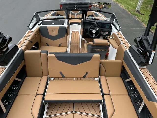 Slide: The Image of Nautique Super Air Nautique GS22 2025 - 24