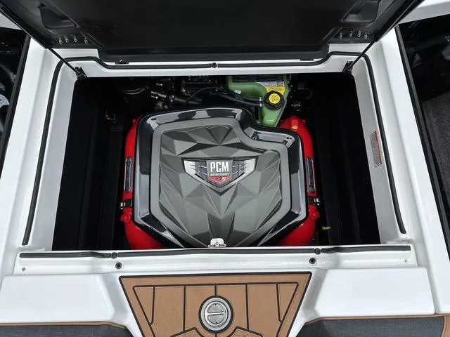 Slide: The Image of Nautique Super Air Nautique GS22 2025 - 32