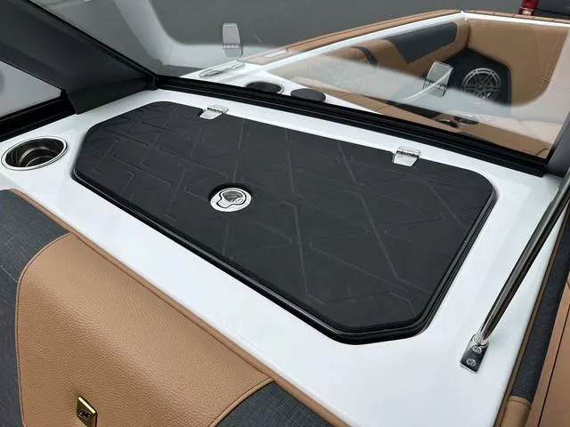 Slide: The Image of Nautique Super Air Nautique GS22 2025 - 44