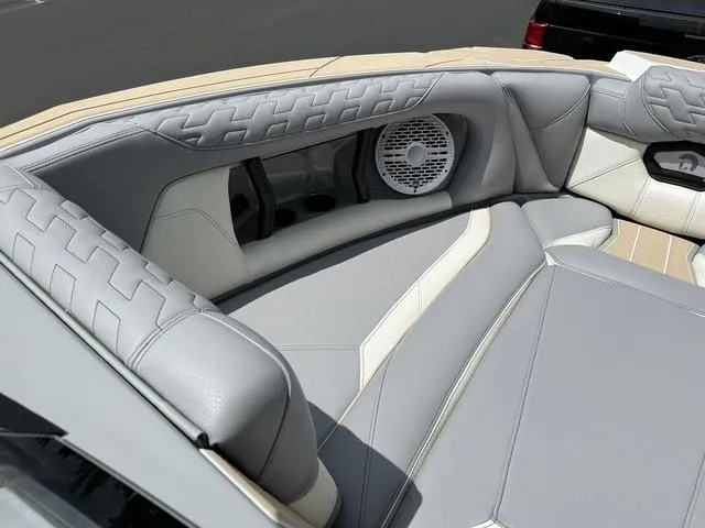 Slide: The Image of Centurion Ri230 2025 - 59