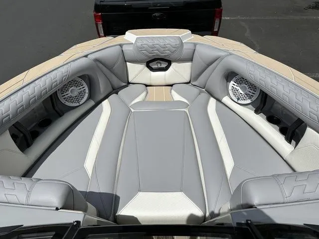 Slide: The Image of Centurion Ri230 2025 - 61