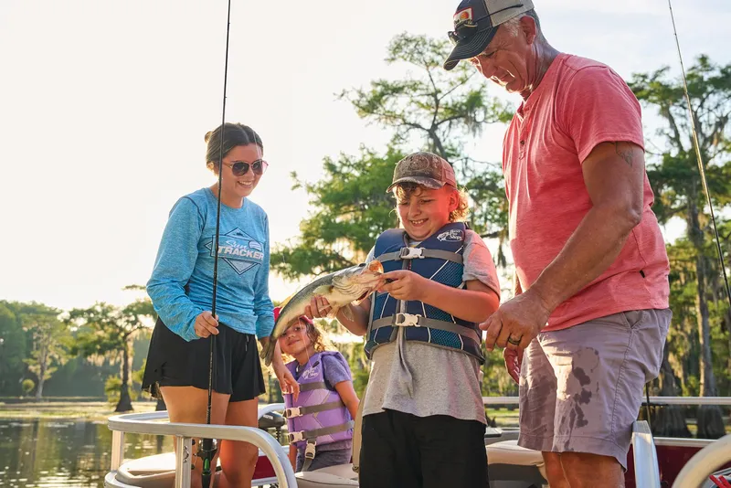 Slide: The Image of Sun Tracker Bass Buggy 18 DLX 2025 - 87