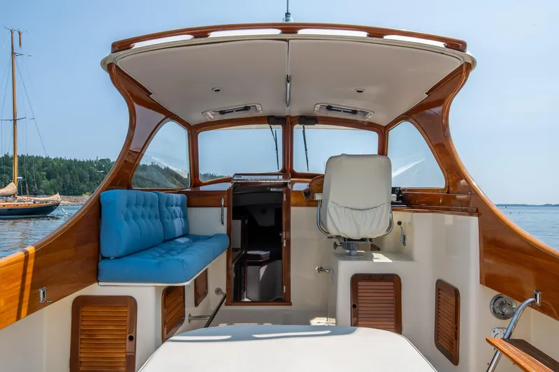 Slide: The Image of Hinckley Yachts Picnic Boat Classic 1995 - 20