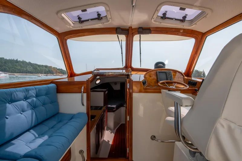 Slide: The Image of Hinckley Yachts Picnic Boat Classic 1995 - 24