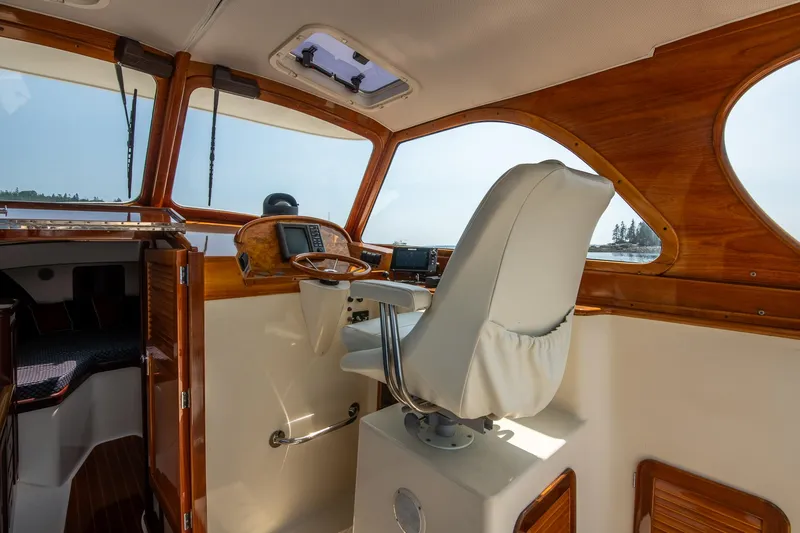 Slide: The Image of Hinckley Yachts Picnic Boat Classic 1995 - 25