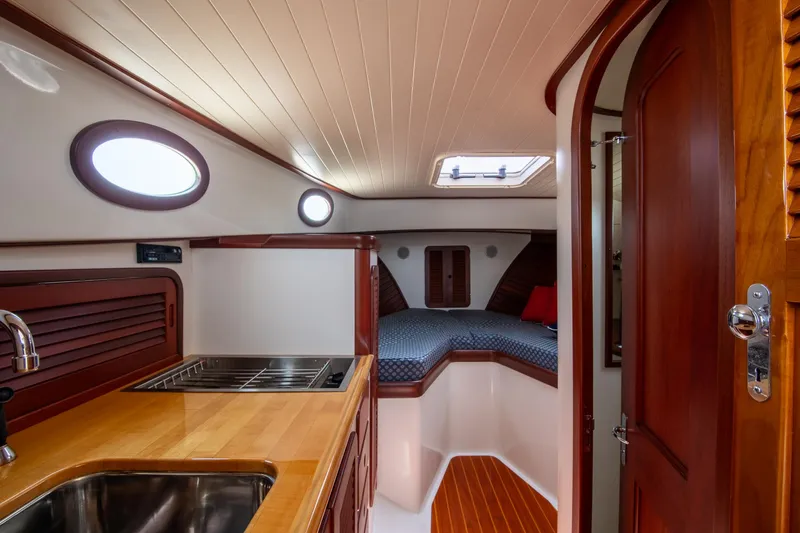 Slide: The Image of Hinckley Yachts Picnic Boat Classic 1995 - 29