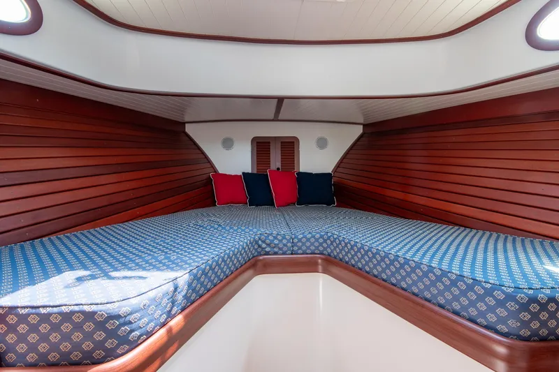 Slide: The Image of Hinckley Yachts Picnic Boat Classic 1995 - 31