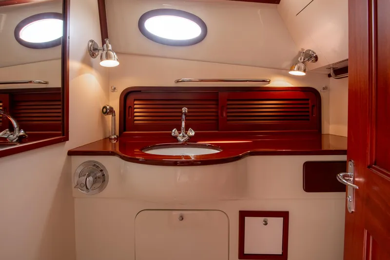 Slide: The Image of Hinckley Yachts Picnic Boat Classic 1995 - 32