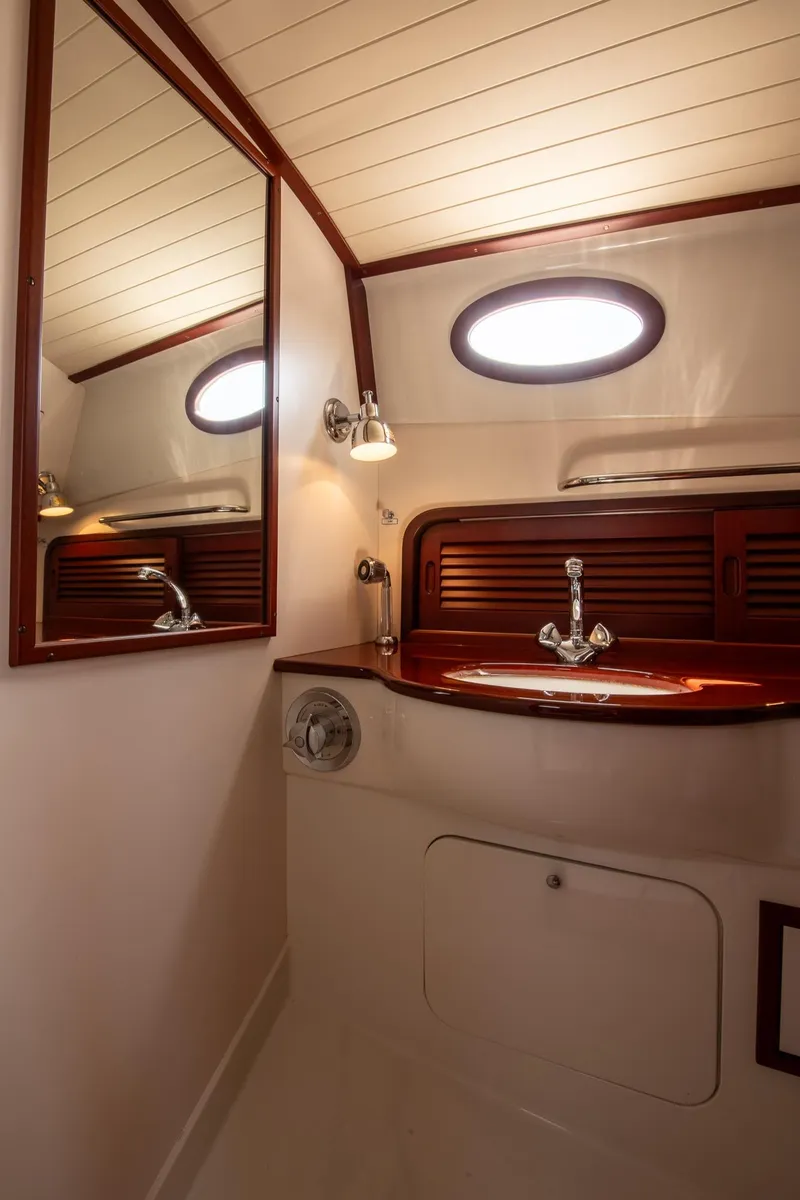 Slide: The Image of Hinckley Yachts Picnic Boat Classic 1995 - 33
