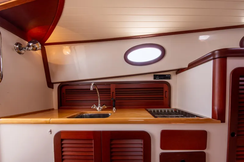 Slide: The Image of Hinckley Yachts Picnic Boat Classic 1995 - 34