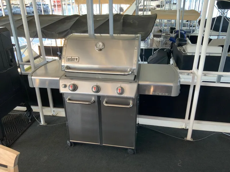 Slide: The Image of Stainless steel grill on a 2007 Skipperliner 640 houseboat deck. - 11