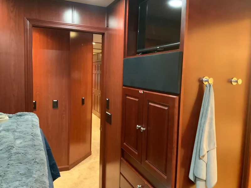 Slide: The Image of Luxurious interior of 2007 Skipperliner 640 with wood paneling and modern amenities. - 51