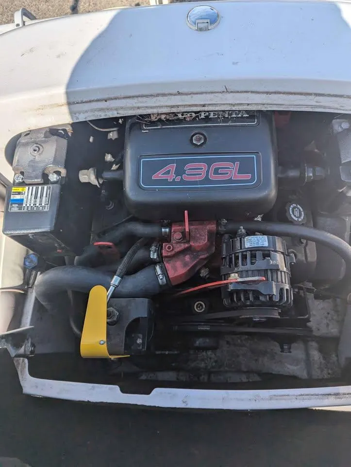 Slide: The Image of 2003 Four Winns Freedom 170 boat engine, 4.3L V6, detailed view. - 16